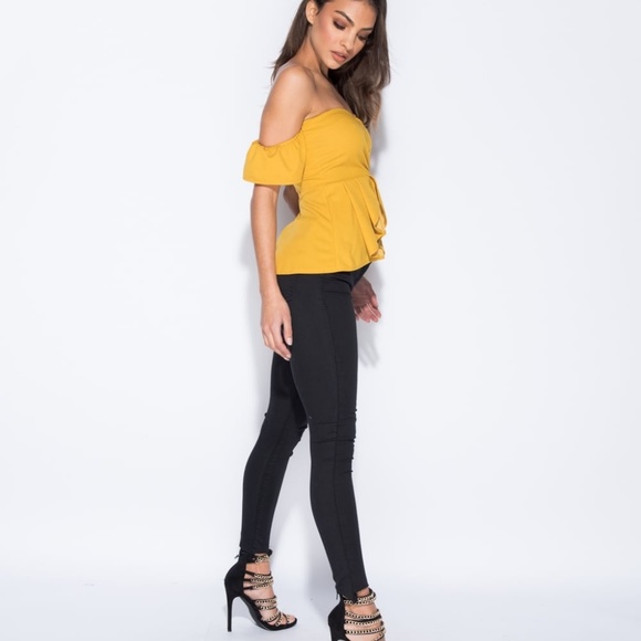 SALE! Last One!NWT Peplum Keyhole Off Shoulder Top - Picture 3 of 6